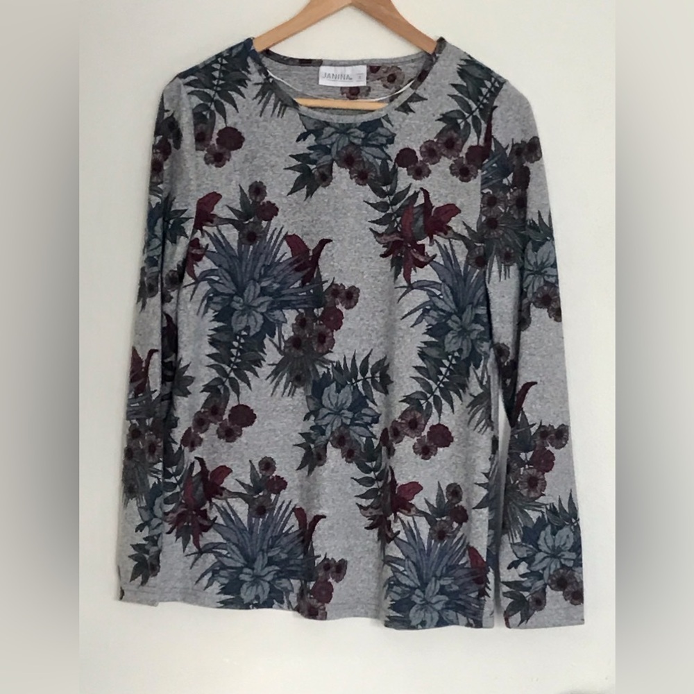 Floral Long Sleeve pullover